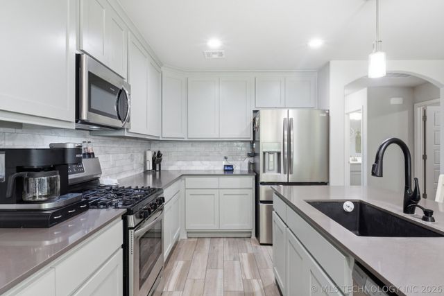6804 S 22nd Place E, Broken Arrow, OK 74011
