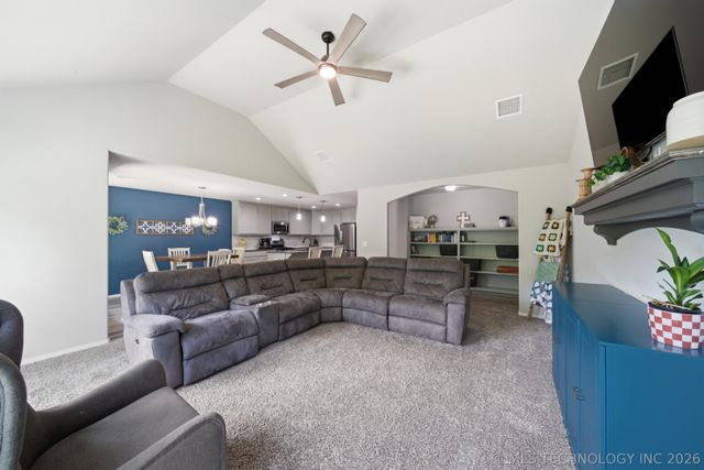 6804 S 22nd Place E, Broken Arrow, OK 74011