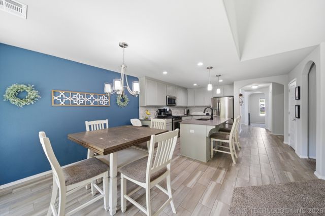 6804 S 22nd Place E, Broken Arrow, OK 74011