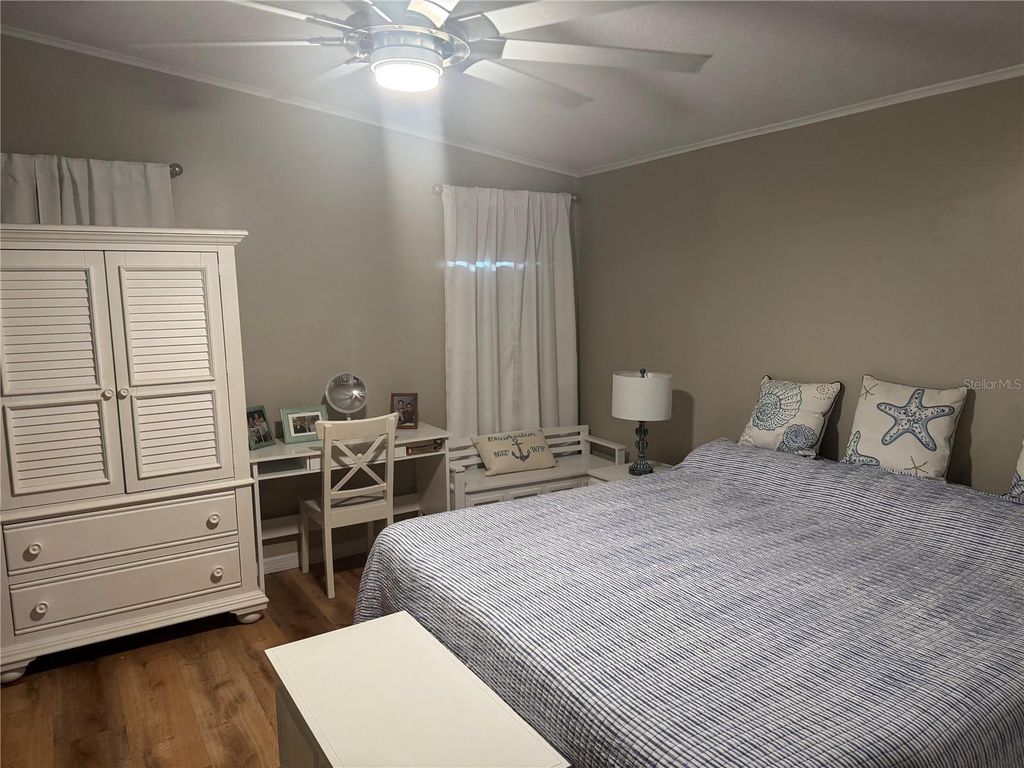 Image 12 of property listing at 1001 STARKEY ROAD 310, Largo, FL 33771