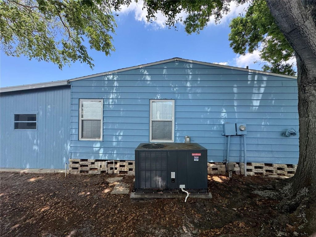 Image 24 of property listing at 1001 STARKEY ROAD 310, Largo, FL 33771