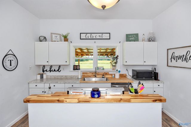 117 Railroad Circle, Falkville, AL 35622