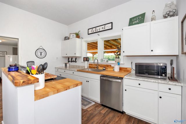 117 Railroad Circle, Falkville, AL 35622