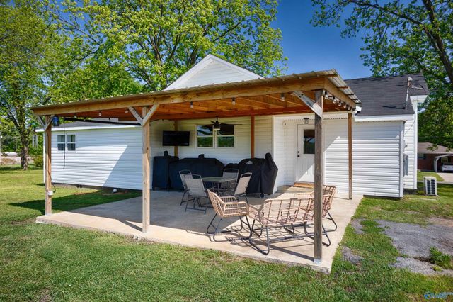 117 Railroad Circle, Falkville, AL 35622