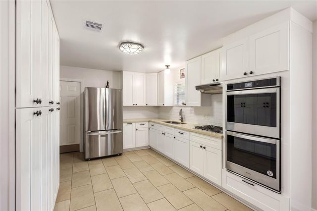 110 Mustang Drive, Alvin, TX 77511