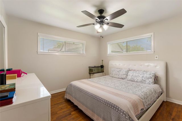 110 Mustang Drive, Alvin, TX 77511