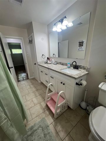 110 Mustang Drive, Alvin, TX 77511