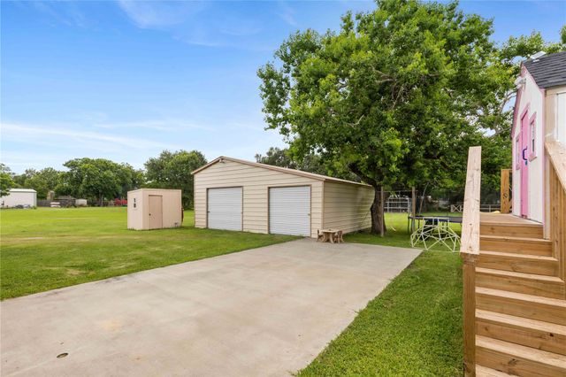 110 Mustang Drive, Alvin, TX 77511