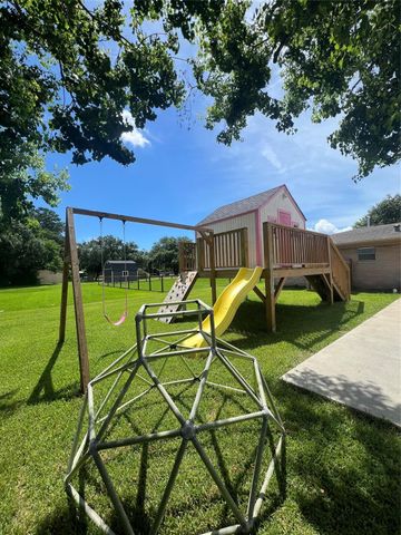 110 Mustang Drive, Alvin, TX 77511