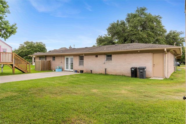 110 Mustang Drive, Alvin, TX 77511