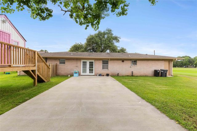 110 Mustang Drive, Alvin, TX 77511