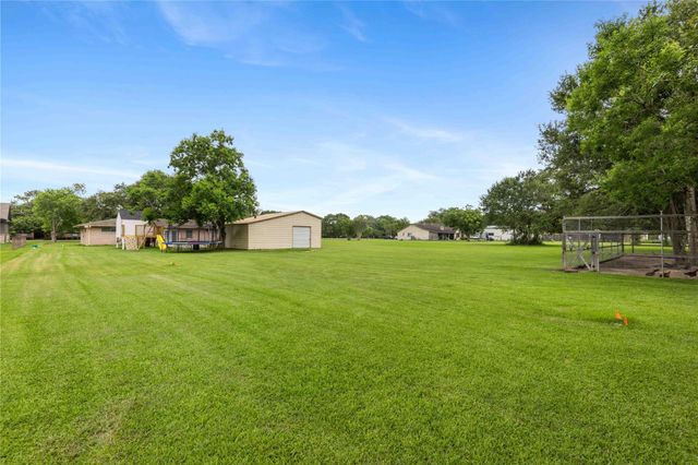 110 Mustang Drive, Alvin, TX 77511