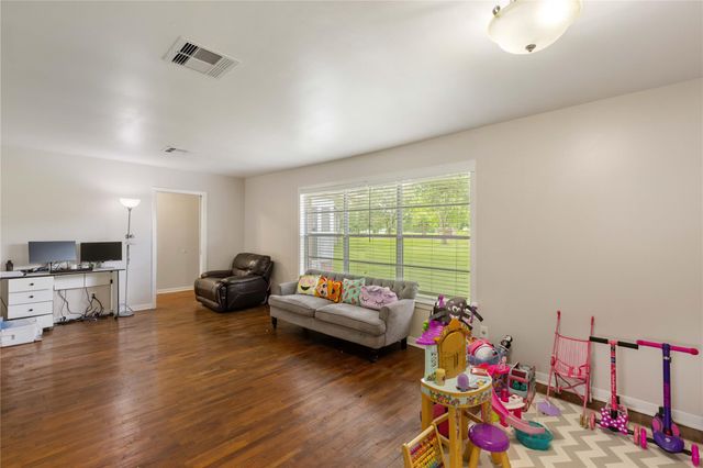 110 Mustang Drive, Alvin, TX 77511