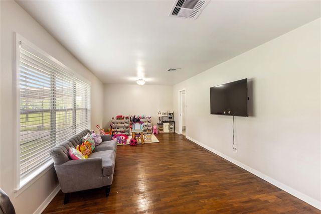 110 Mustang Drive, Alvin, TX 77511