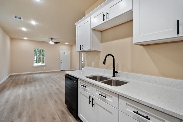 106 Navajo Drive, Mabank, TX 75156