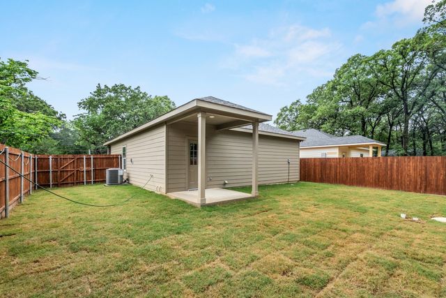 106 Navajo Drive, Mabank, TX 75156