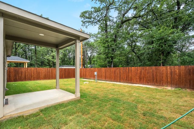 106 Navajo Drive, Mabank, TX 75156