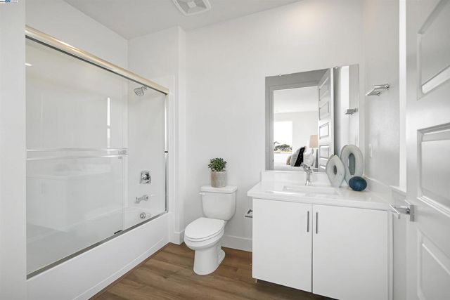 2388 Stanford Street, Alameda, CA 94501