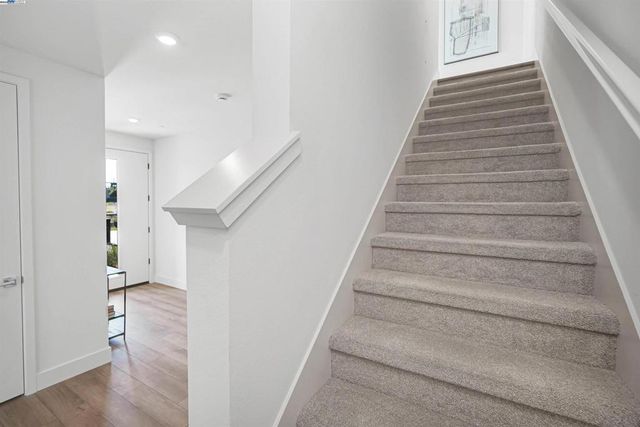 2388 Stanford Street, Alameda, CA 94501