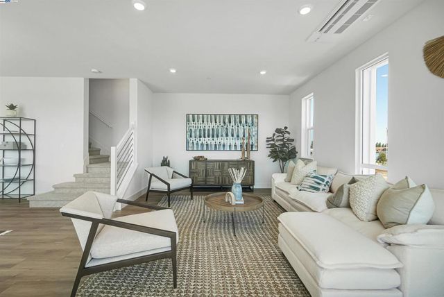 2388 Stanford Street, Alameda, CA 94501