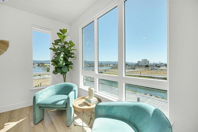 2388 Stanford Street, Alameda, CA 94501