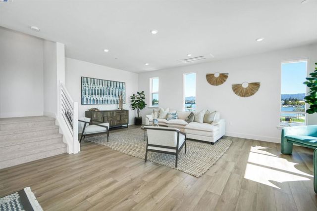2388 Stanford Street, Alameda, CA 94501