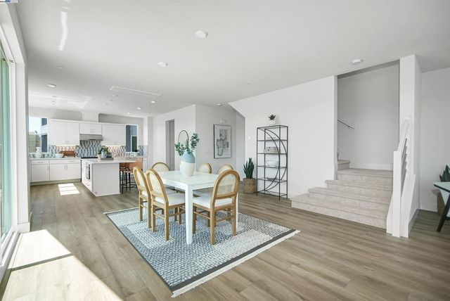2388 Stanford Street, Alameda, CA 94501