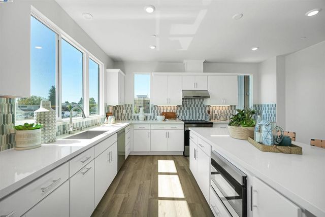 2388 Stanford Street, Alameda, CA 94501
