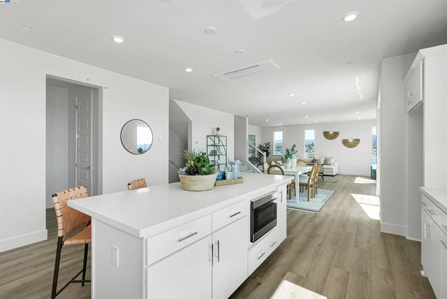 2388 Stanford Street, Alameda, CA 94501