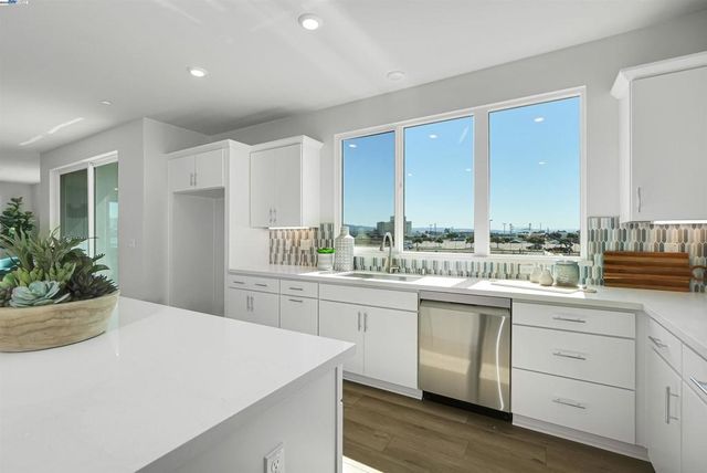 2388 Stanford Street, Alameda, CA 94501