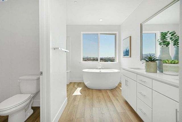 2388 Stanford Street, Alameda, CA 94501