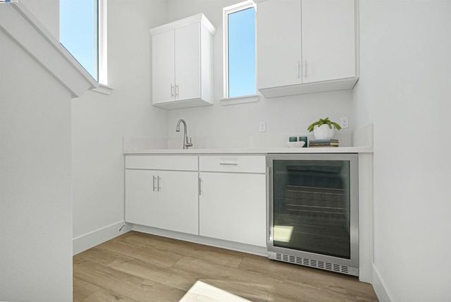 2388 Stanford Street, Alameda, CA 94501