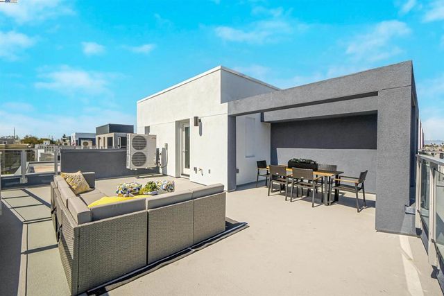 2388 Stanford Street, Alameda, CA 94501