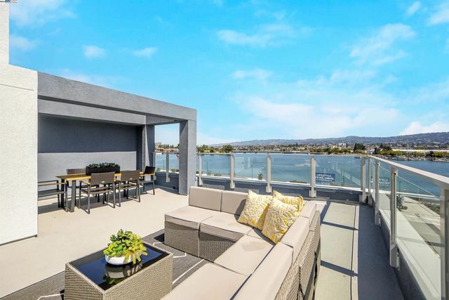 2388 Stanford Street, Alameda, CA 94501