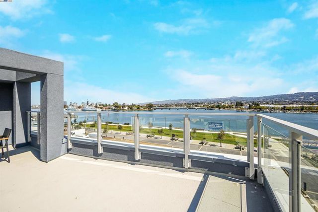 2388 Stanford Street, Alameda, CA 94501