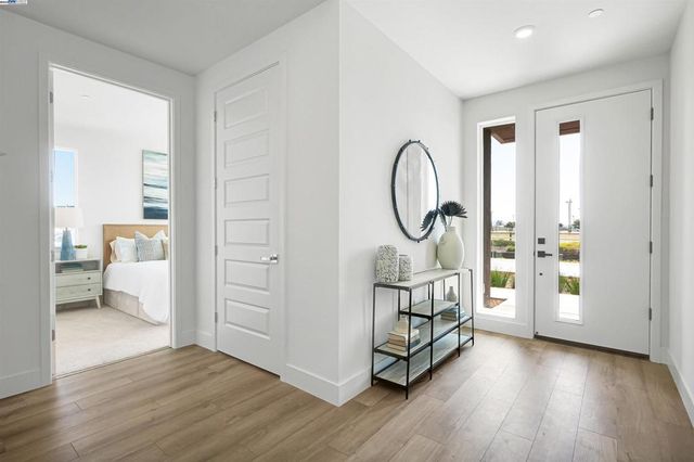 2388 Stanford Street, Alameda, CA 94501