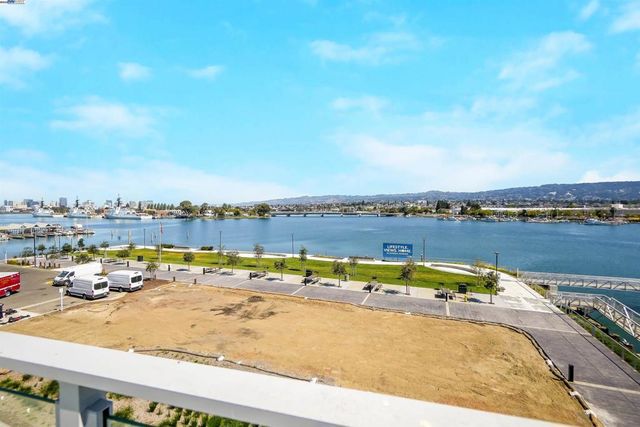 2388 Stanford Street, Alameda, CA 94501