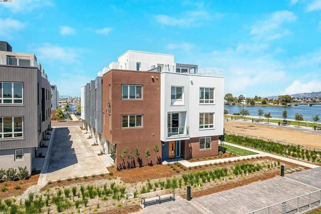 2388 Stanford Street, Alameda, CA 94501