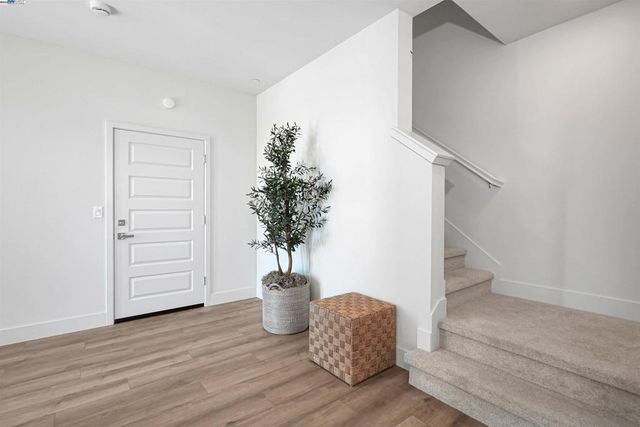 2388 Stanford Street, Alameda, CA 94501