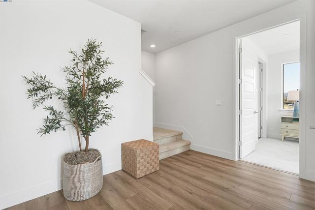 2388 Stanford Street, Alameda, CA 94501