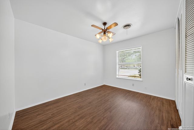 121 Rosewood, Universal City, TX 78148
