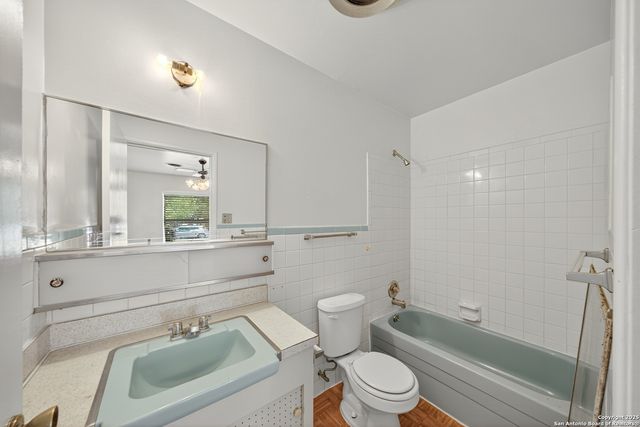 121 Rosewood, Universal City, TX 78148
