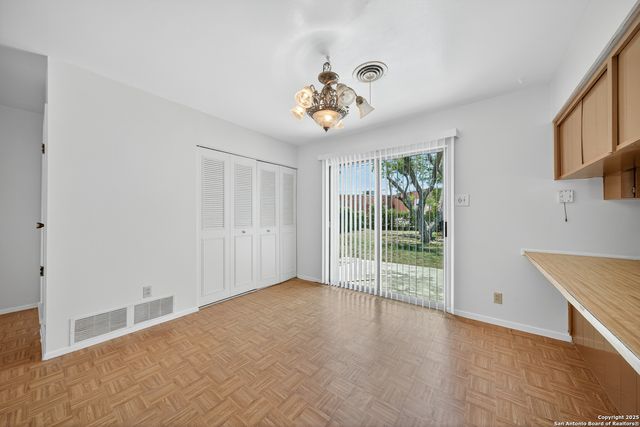 121 Rosewood, Universal City, TX 78148