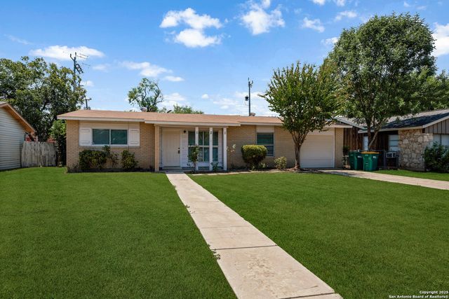 121 Rosewood, Universal City, TX 78148