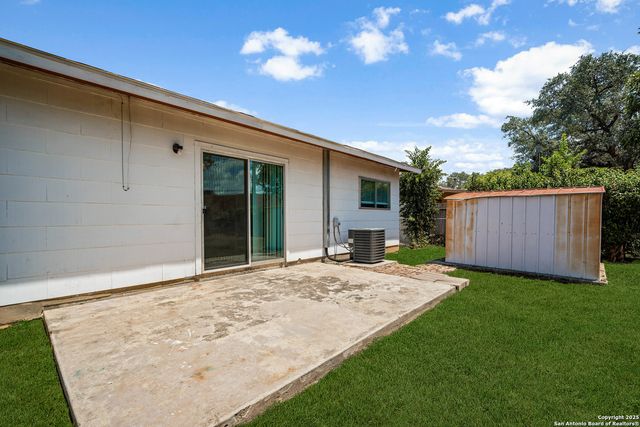 121 Rosewood, Universal City, TX 78148