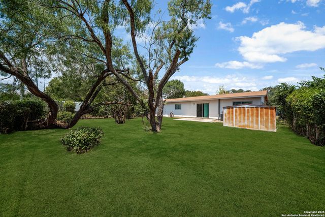 121 Rosewood, Universal City, TX 78148