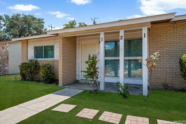 121 Rosewood, Universal City, TX 78148
