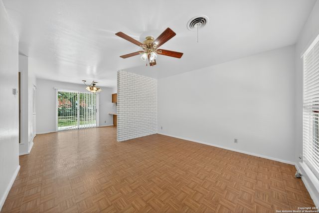 121 Rosewood, Universal City, TX 78148