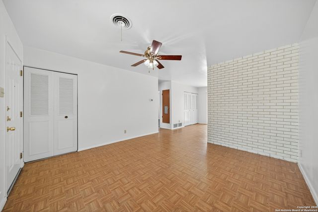 121 Rosewood, Universal City, TX 78148