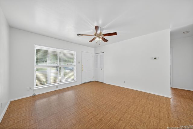 121 Rosewood, Universal City, TX 78148